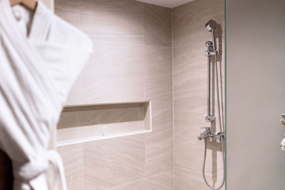 Canyon Hotels & Resorts Boracay Deluxe Twin Room, 2 Twin Beds 9