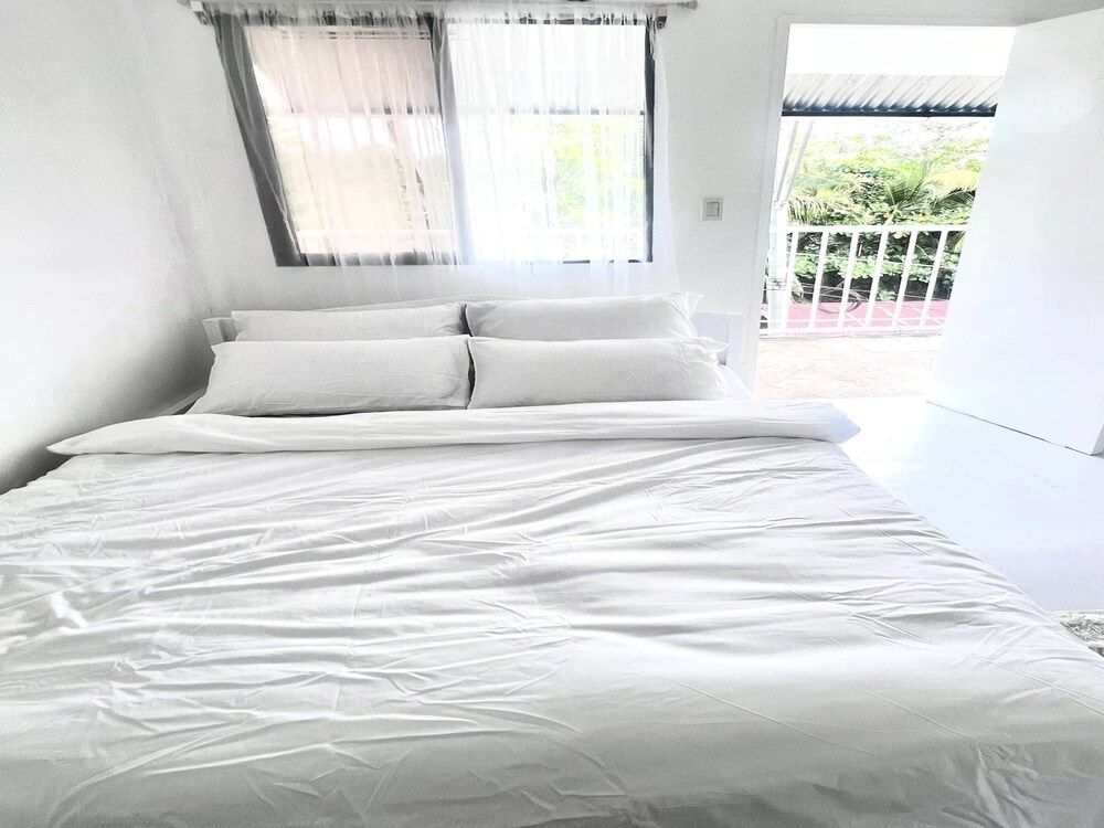 OYO 929 Blanche Hotel Deluxe Double Room 6