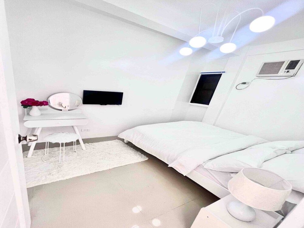 undefined OYO 929 Blanche Hotel 2