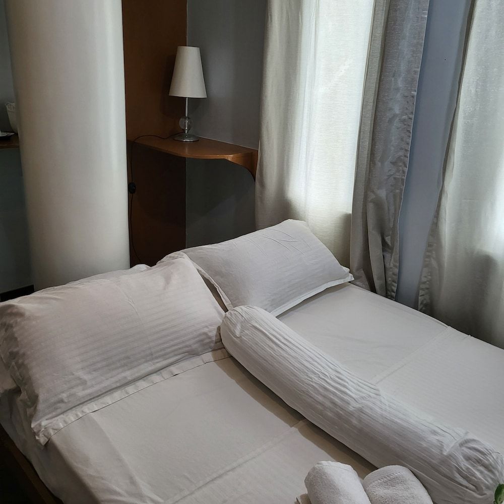 GREEN MON KEY RESORT BLUE COLUMN ROOM 2