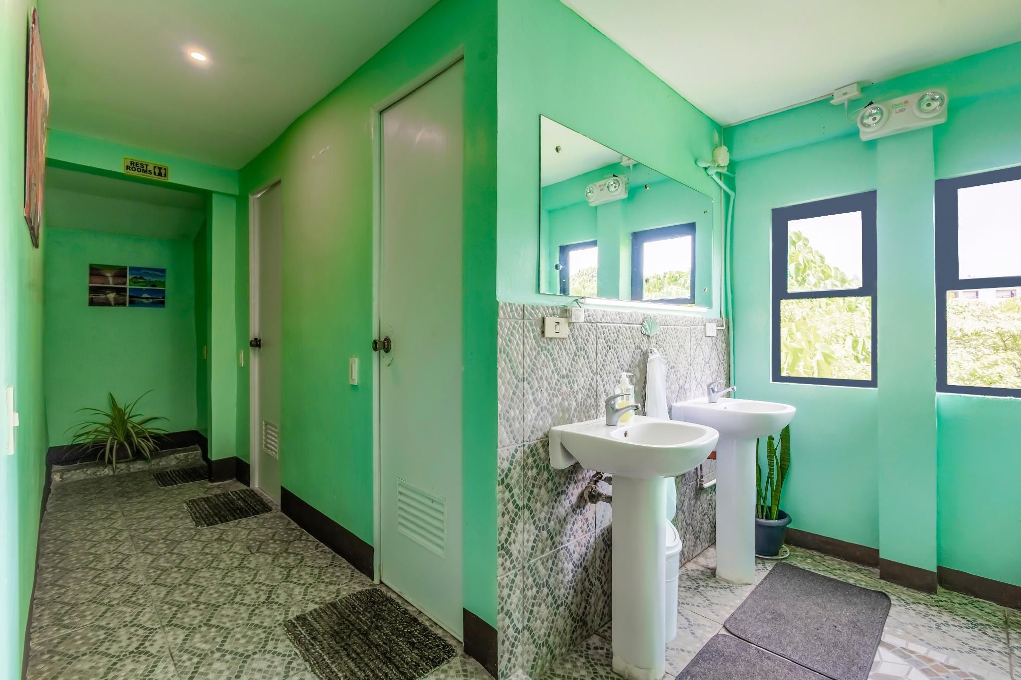 White Shamrock Beach Hotel Double Room with shared bathroom room 4