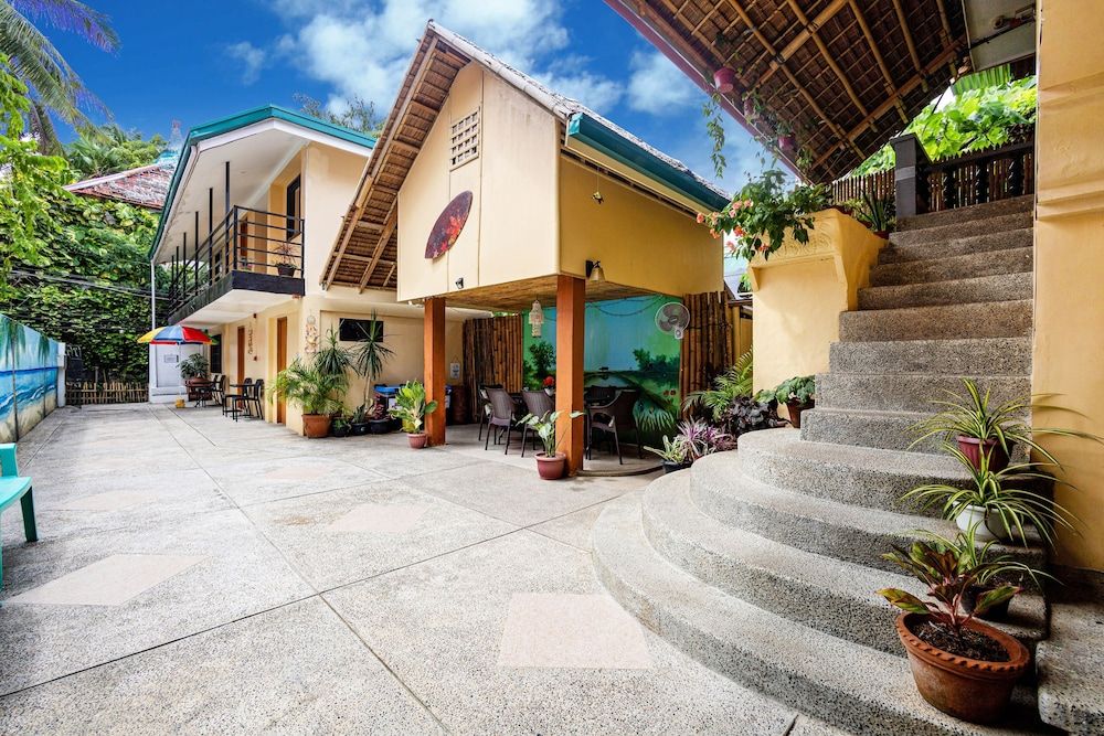 undefined White Shamrock Beach Hotel 5