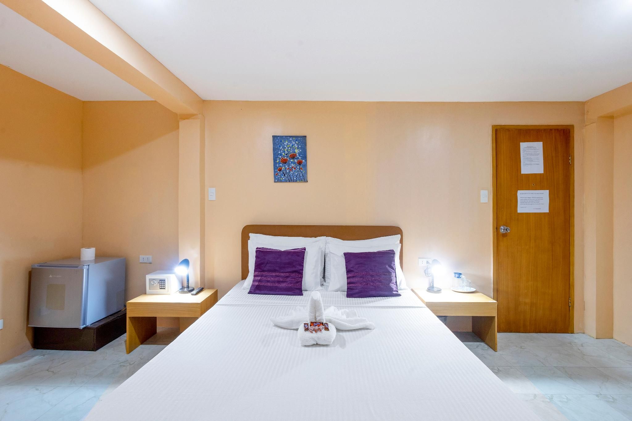undefined White Shamrock Beach Hotel 9