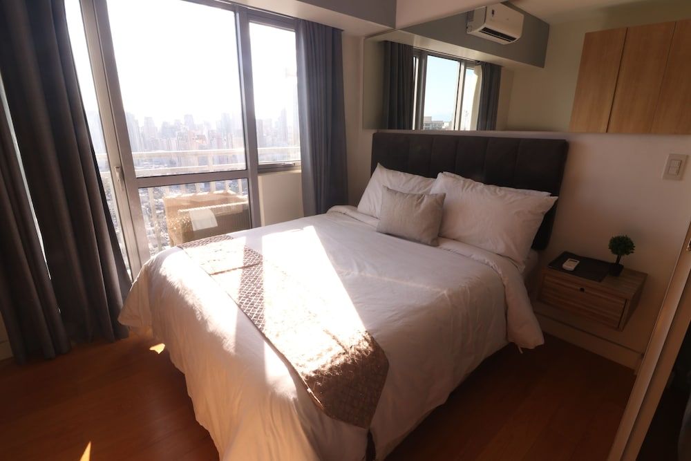 undefined Oasis Regency at Acqua Livingstone near Rockwell 5