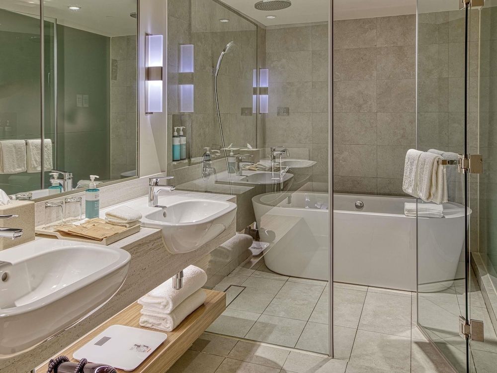 Superior Suite, 1 King Bed, Bathtub