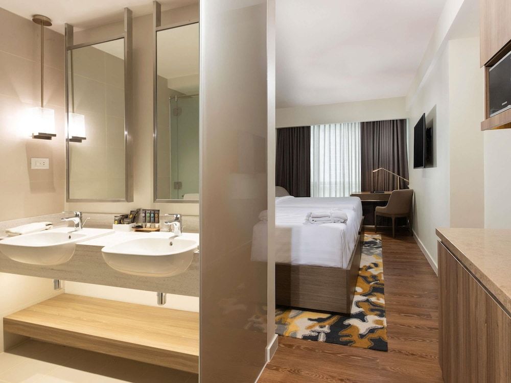 undefined Novotel Suites Manila at Acqua 9