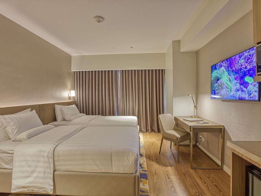 undefined Novotel Suites Manila at Acqua 8