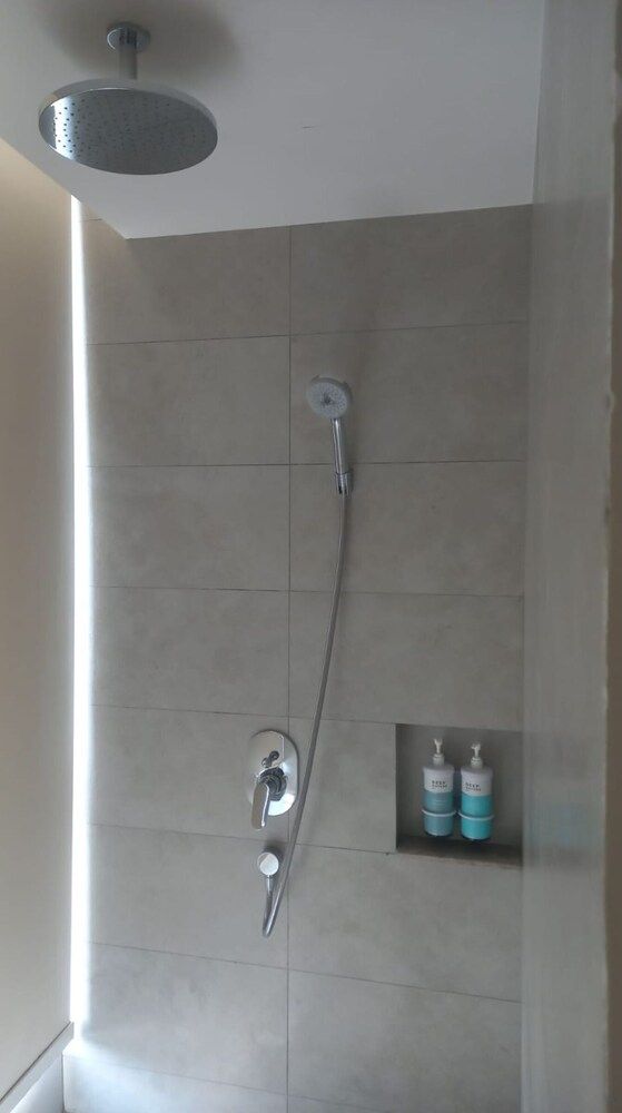 Capital O 950 Acqua Novotel Tower Economy Studio Suite 10