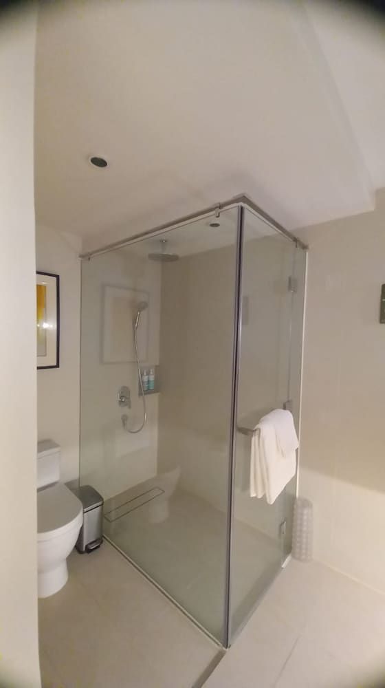 Capital O 950 Acqua Novotel Tower Deluxe Twin Room 7