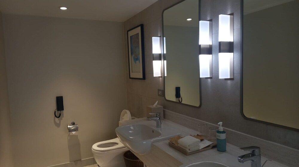 Capital O 950 Acqua Novotel Tower Economy Studio Suite 11