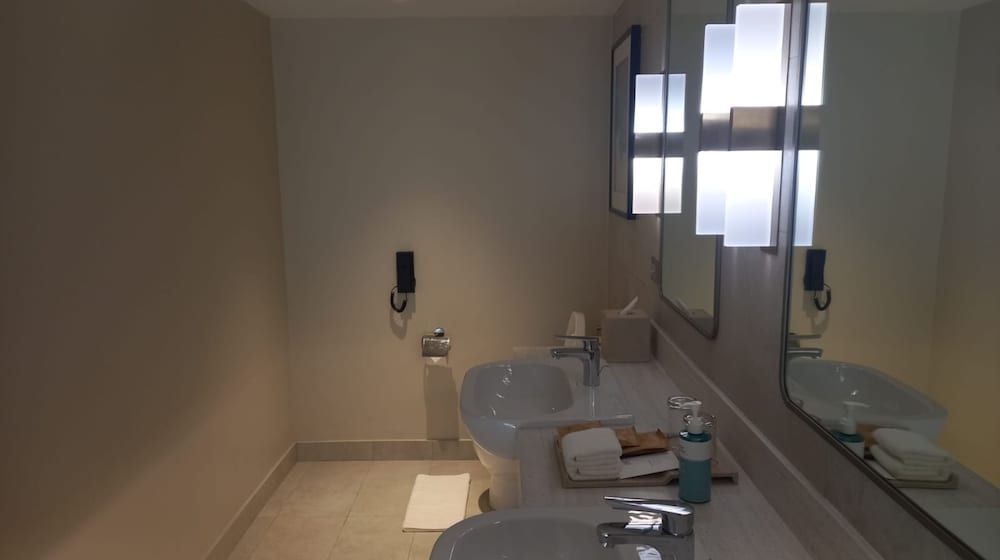 Capital O 950 Acqua Novotel Tower Economy Studio Suite 9