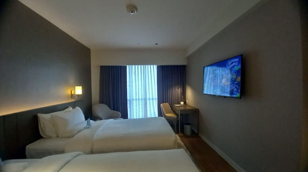 Capital O 950 Acqua Novotel Tower Deluxe Twin Room 4