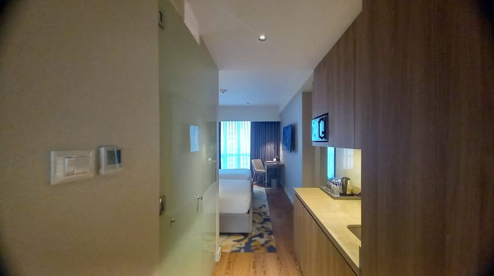 Capital O 950 Acqua Novotel Tower Deluxe Twin Room 5