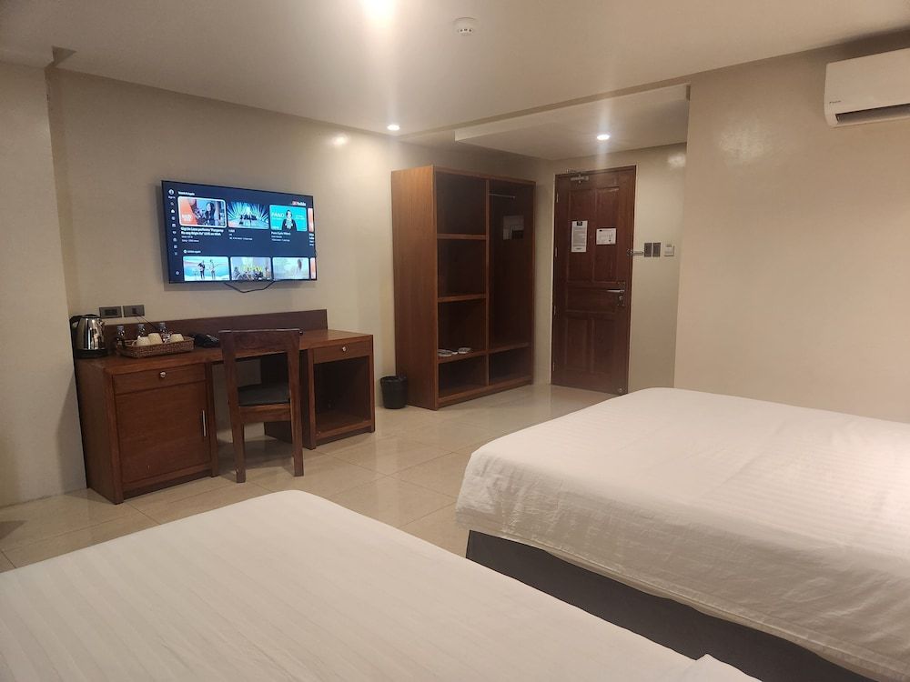 Hotel Herencia 625 Deluxe Triple Room 5