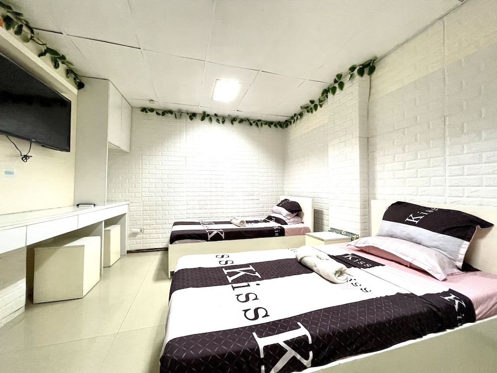 Super OYO 910 Sabaidee Suites