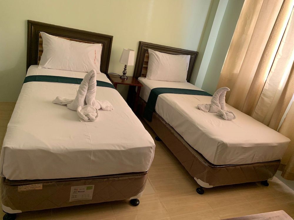 Adams View Hotel Deluxe Twin Room 6