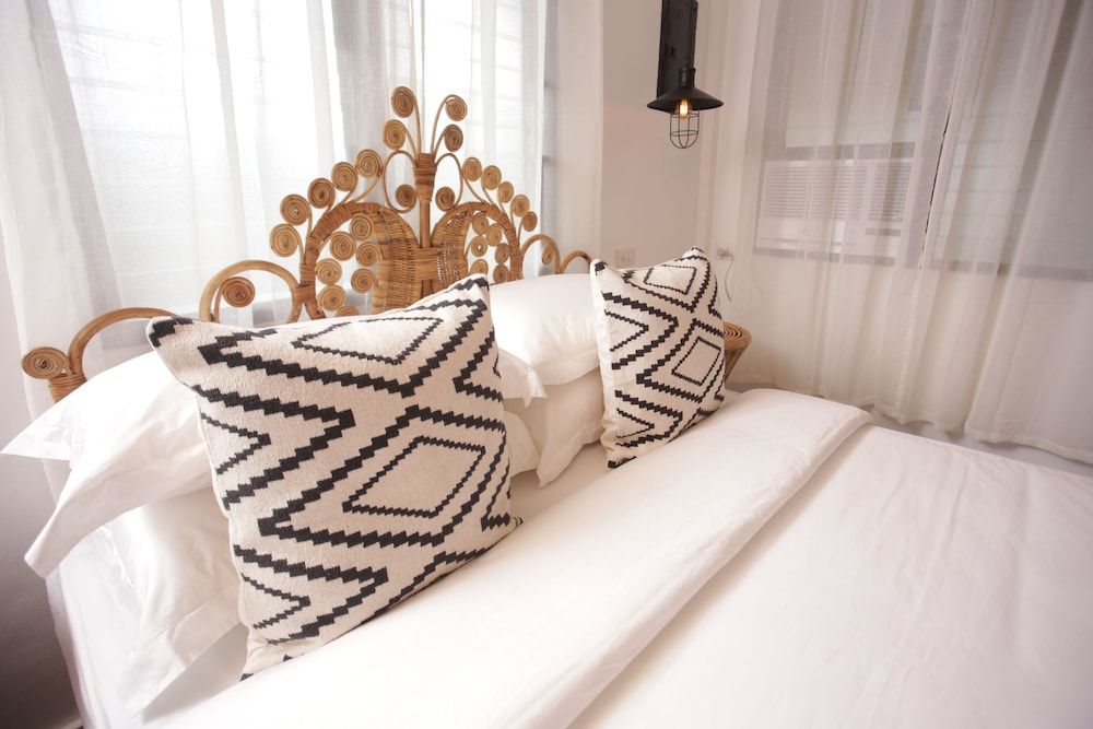 undefined The Colonial 5