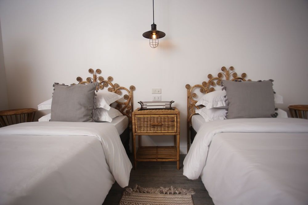 undefined The Colonial 10