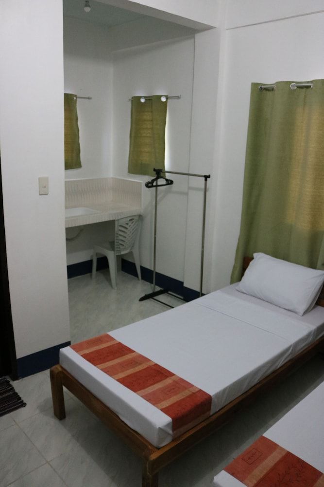 Keen's Place Standard Twin Room 3