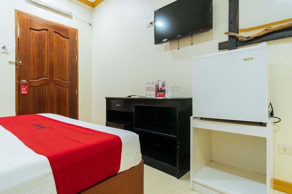 undefined RedDoorz Premium near Pristine Beach 5