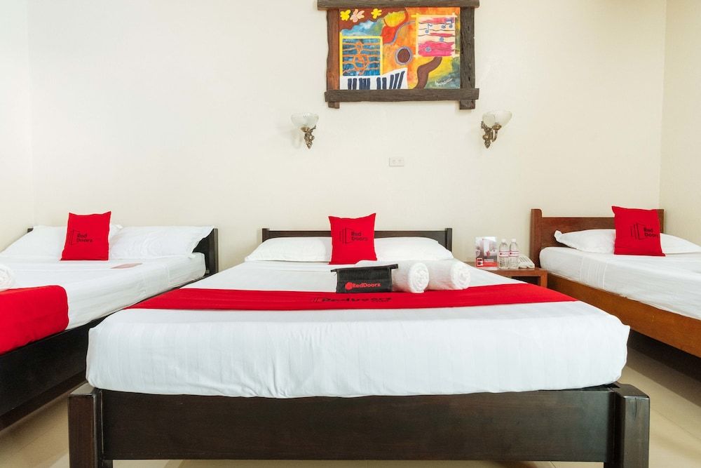 undefined RedDoorz Premium near Pristine Beach 9