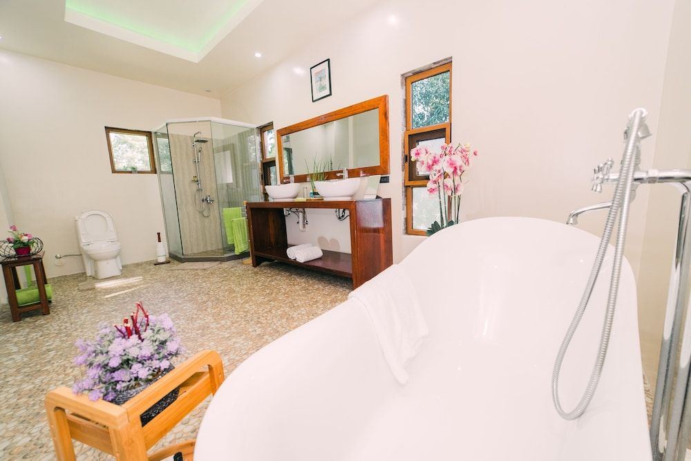 La Casa Denika Deluxe Suite with Spa Bath 2