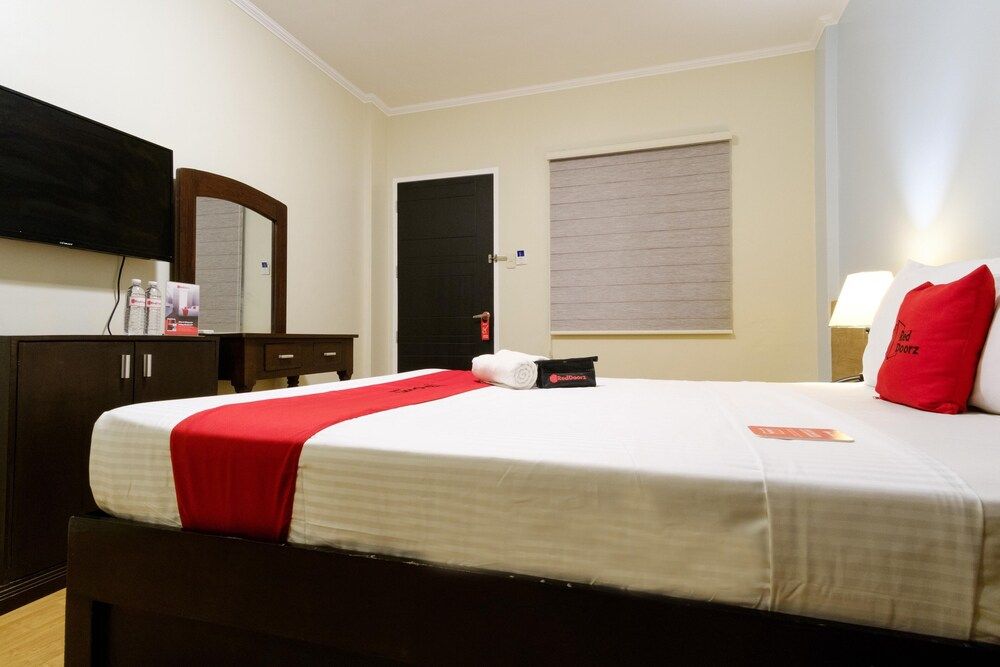 undefined RedDoorz Plus near Mendoza Park 5