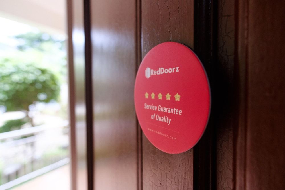 undefined RedDoorz Premium @ Abueg Road Extension 10