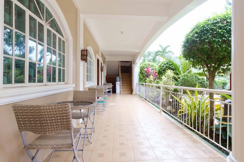 undefined RedDoorz Premium @ Abueg Road Extension 7