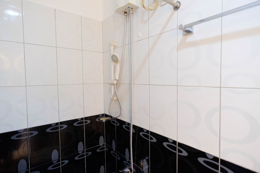 RedDoorz Plus @ Manalo Extension Palawan Twin Room 5