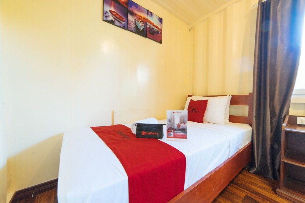 undefined RedDoorz Plus near Puerto Princesa City Hall 9