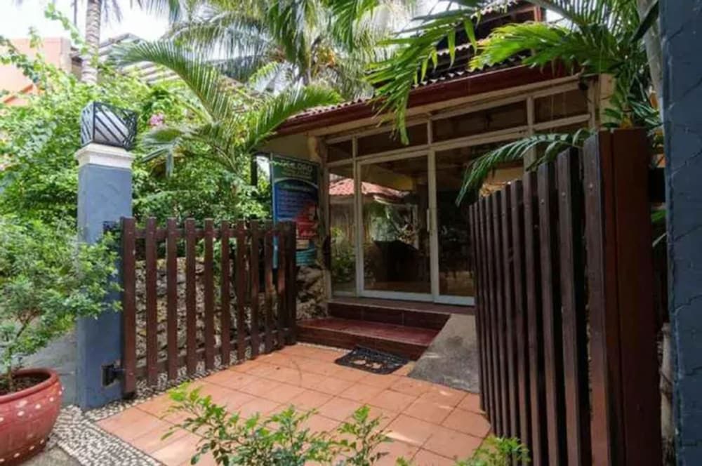 undefined OYO 933 The New De Loro Inn 10