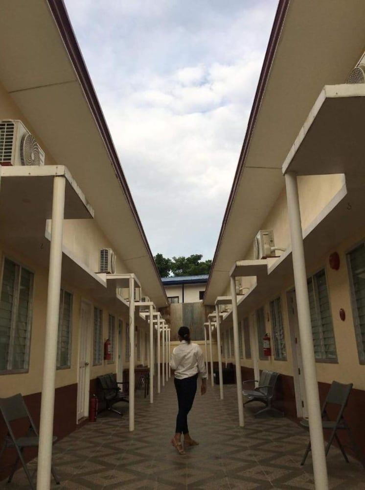 undefined OYO 935 Palajuanders Inn 2