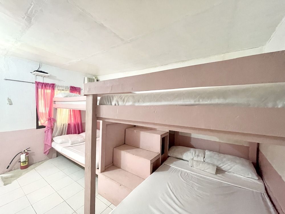 Shared Dormitory, Multiple Beds