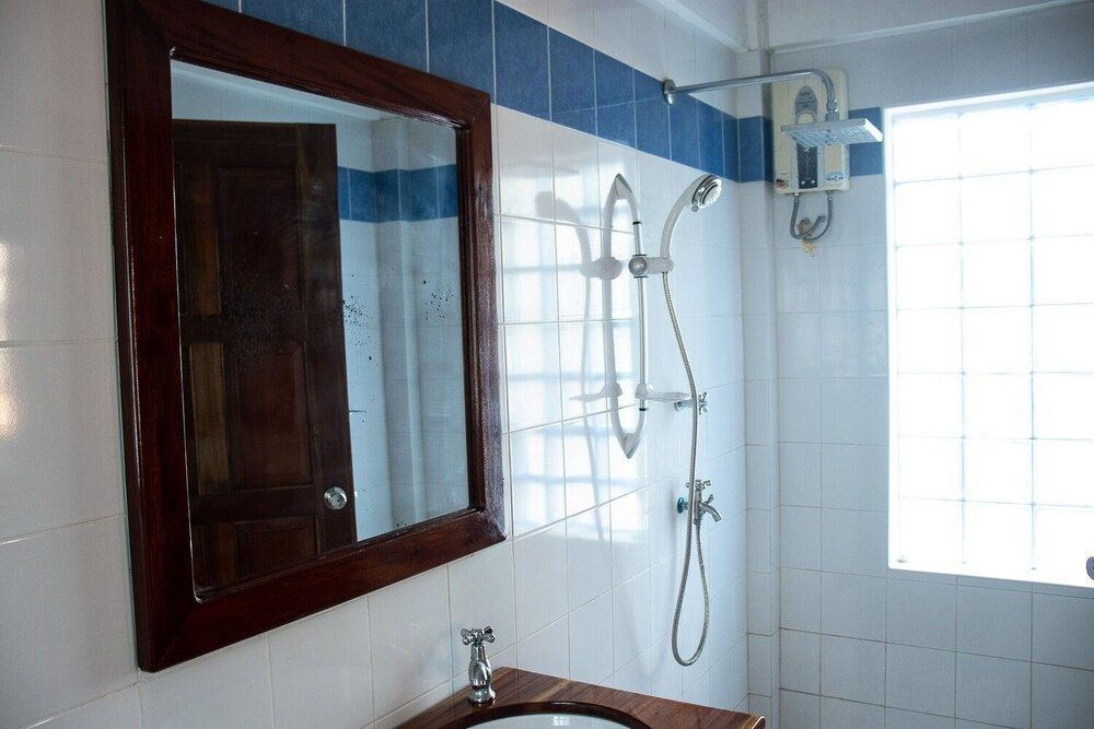 Rainbow Bay Beach and Dive Resort Seaview King Room 3