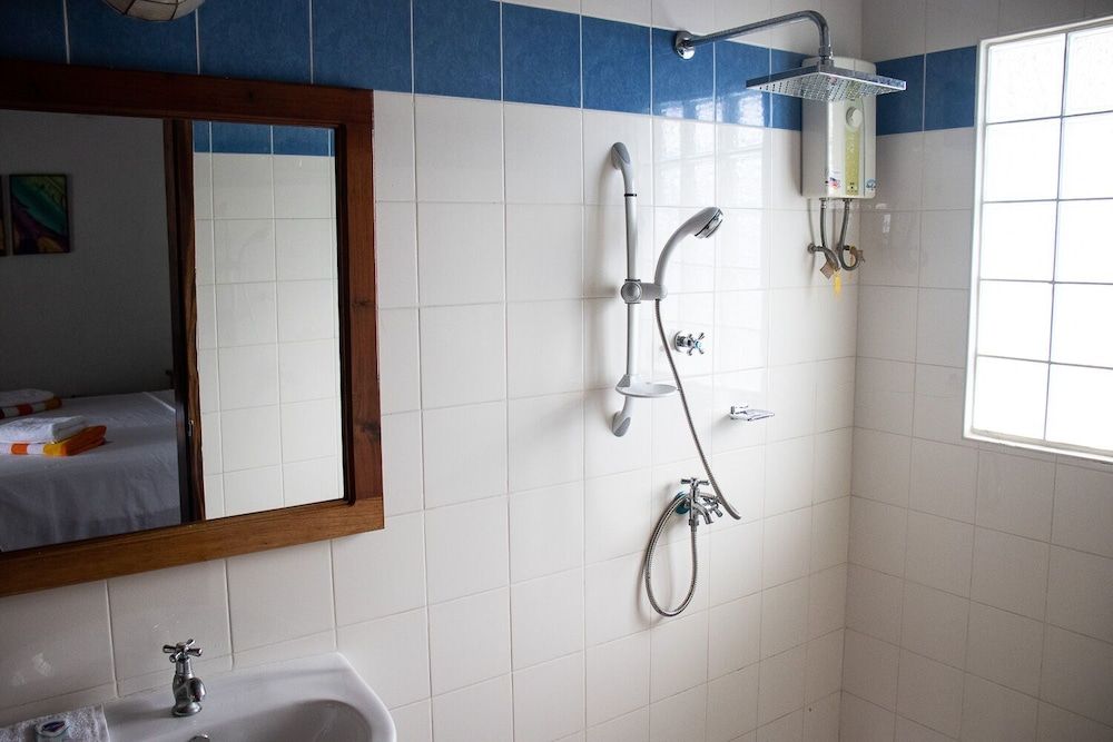 Rainbow Bay Beach and Dive Resort Seaview King Room 2