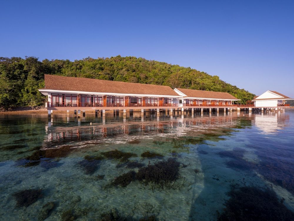 Sunlight Eco Tourism Island Resort Cluster Single Villa