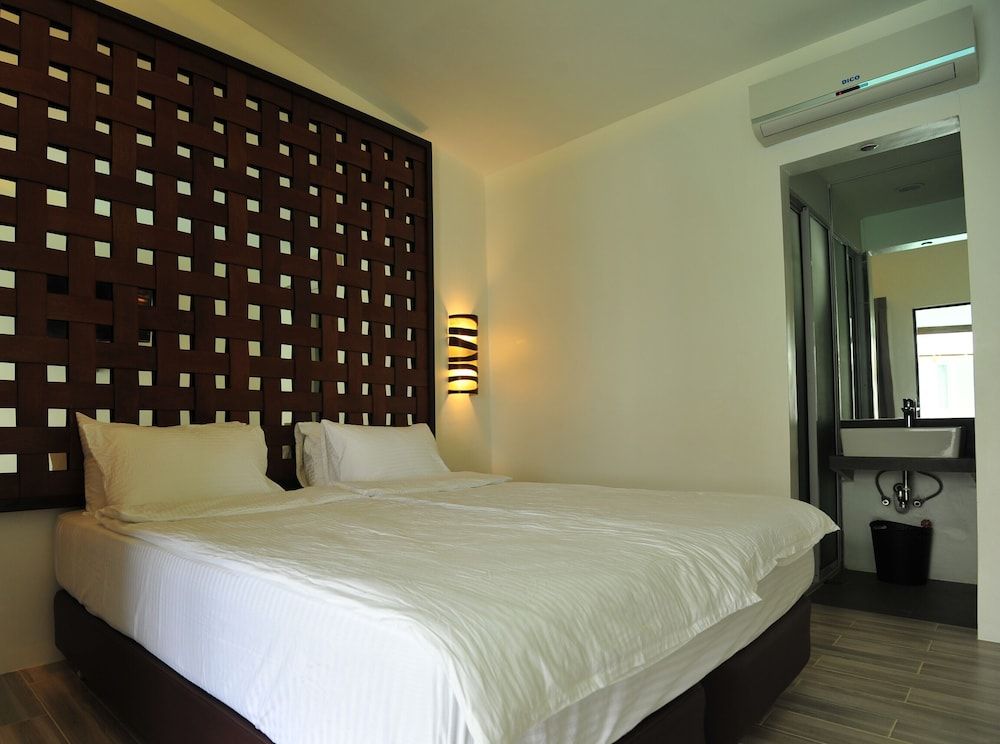 Alegria Water Front Beach House Superior Room 3