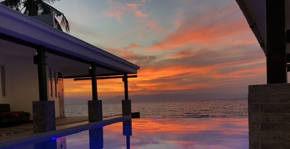 Alegria Water Front Beach House