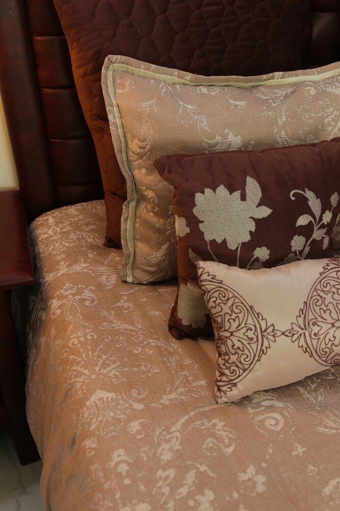 Zeller Court Apartelle Queen Room 4