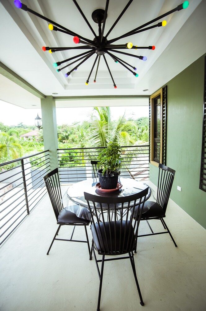 Zeller Court Apartelle Queen Room 5