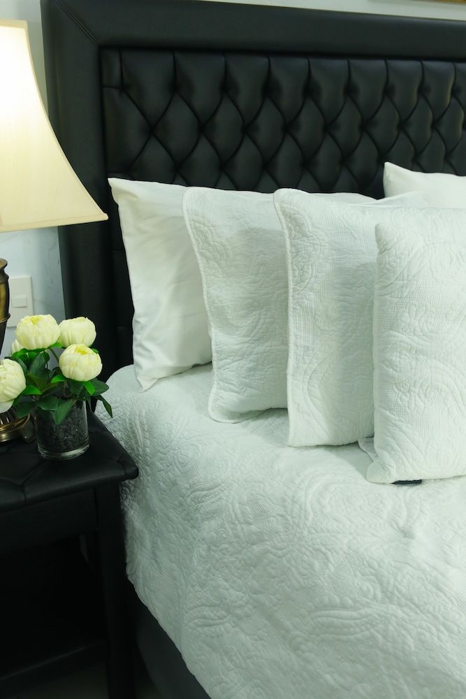 Zeller Court Apartelle Queen Room 3