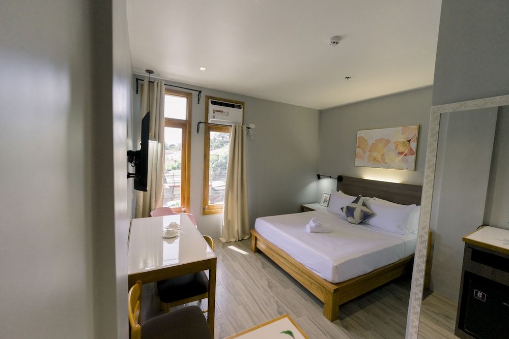 Madonna Hometel and Suites New Pandan Deluxe Room 8