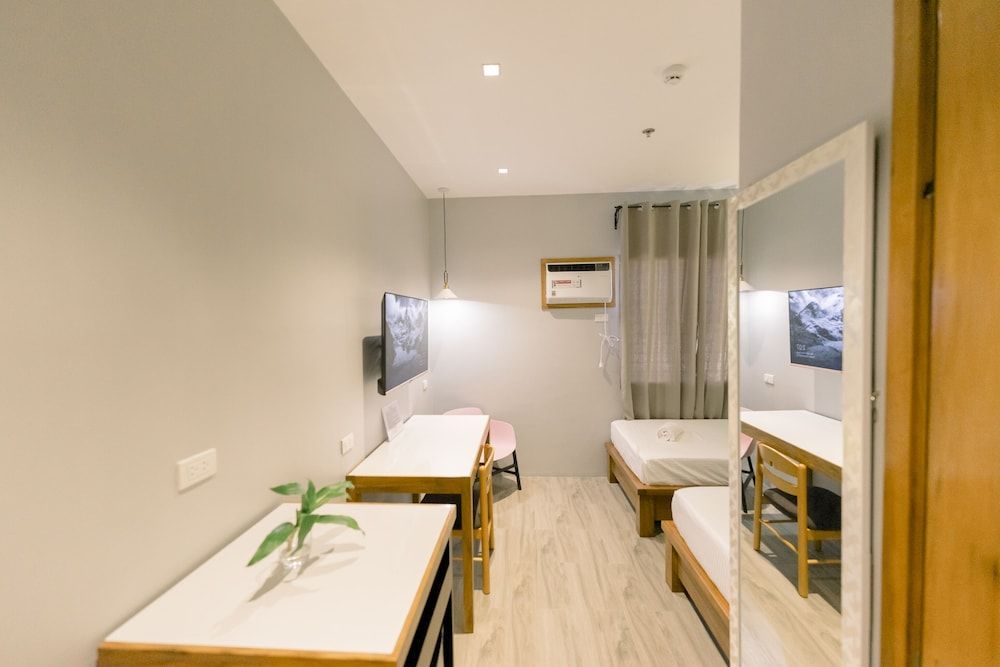 Madonna Hometel and Suites New Pandan Deluxe Twin Room 3
