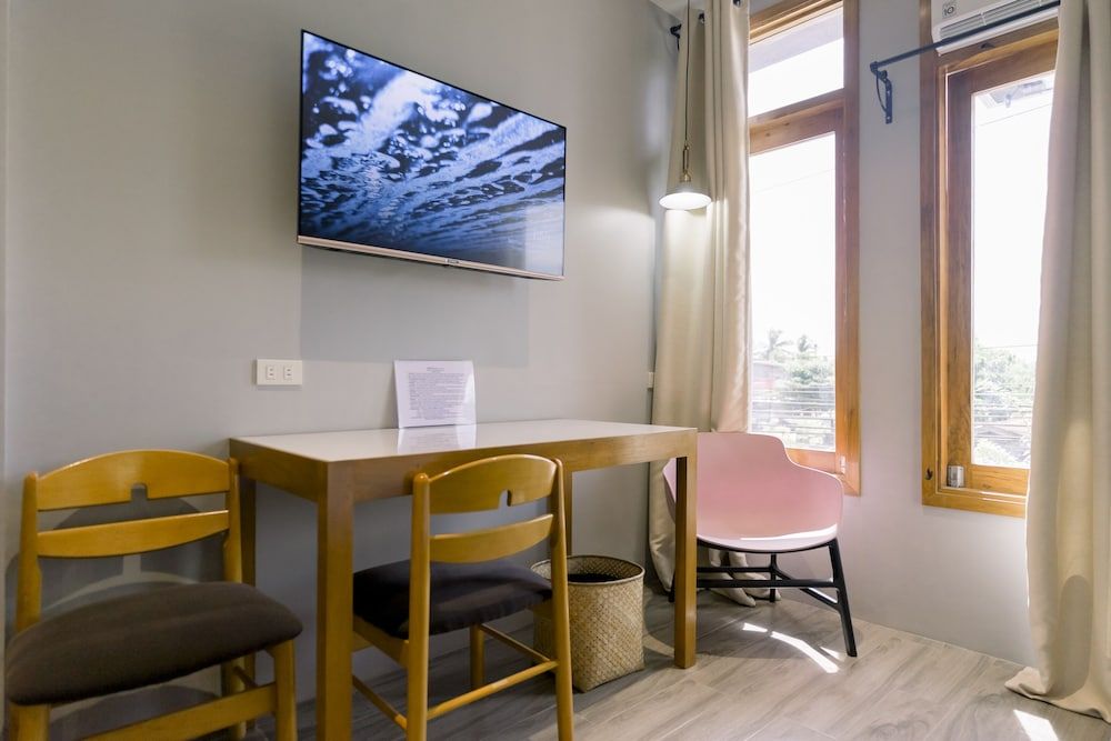 Madonna Hometel and Suites New Pandan Deluxe Room 13