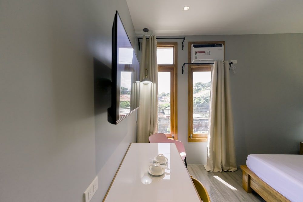 Madonna Hometel and Suites New Pandan Deluxe Room 16