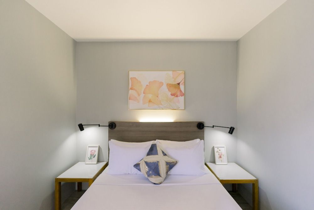 Madonna Hometel and Suites New Pandan Deluxe Room 2