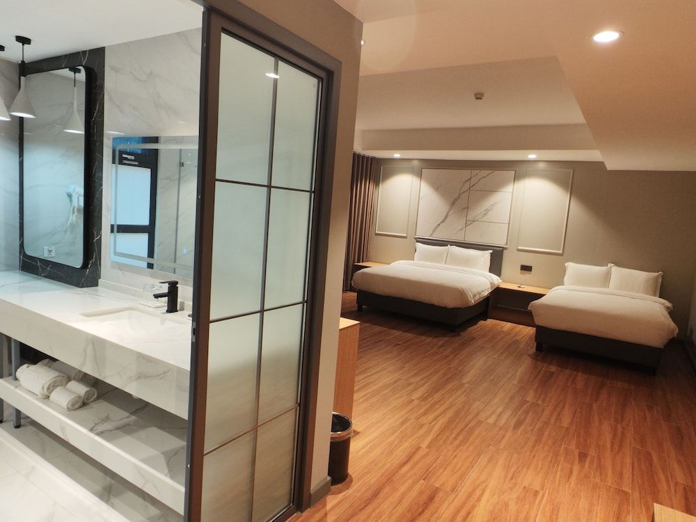 HOTEL GRANDE Executive Suite 12