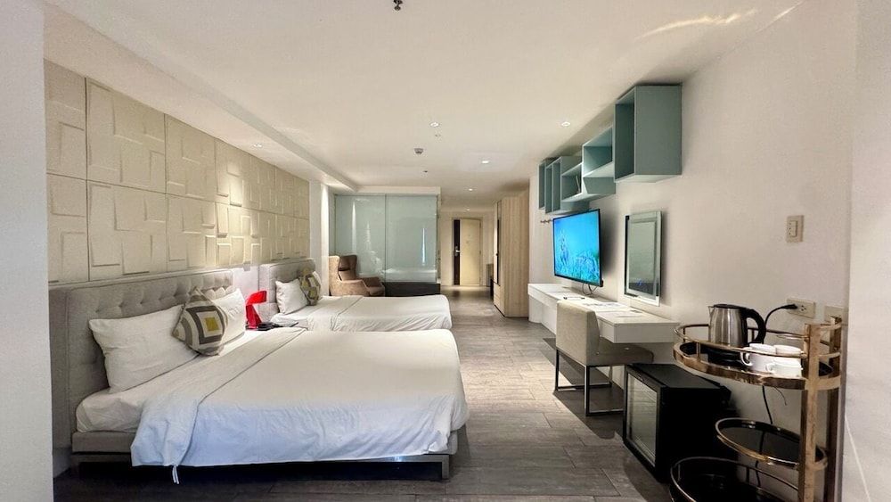 City Park Hotel Manila Deluxe Double or Twin Room 2