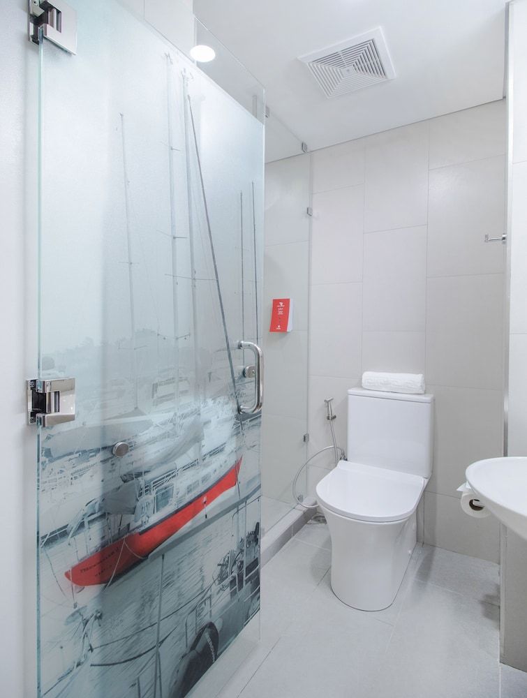 Red Planet BGC The Fort Double Room 7